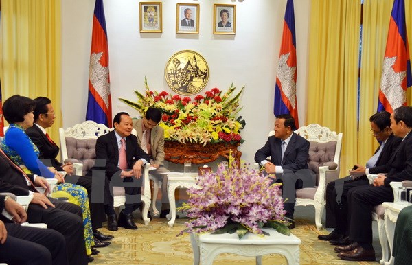 Ho Chi Minh city leader visits overseas Vietnamese in Cambodia